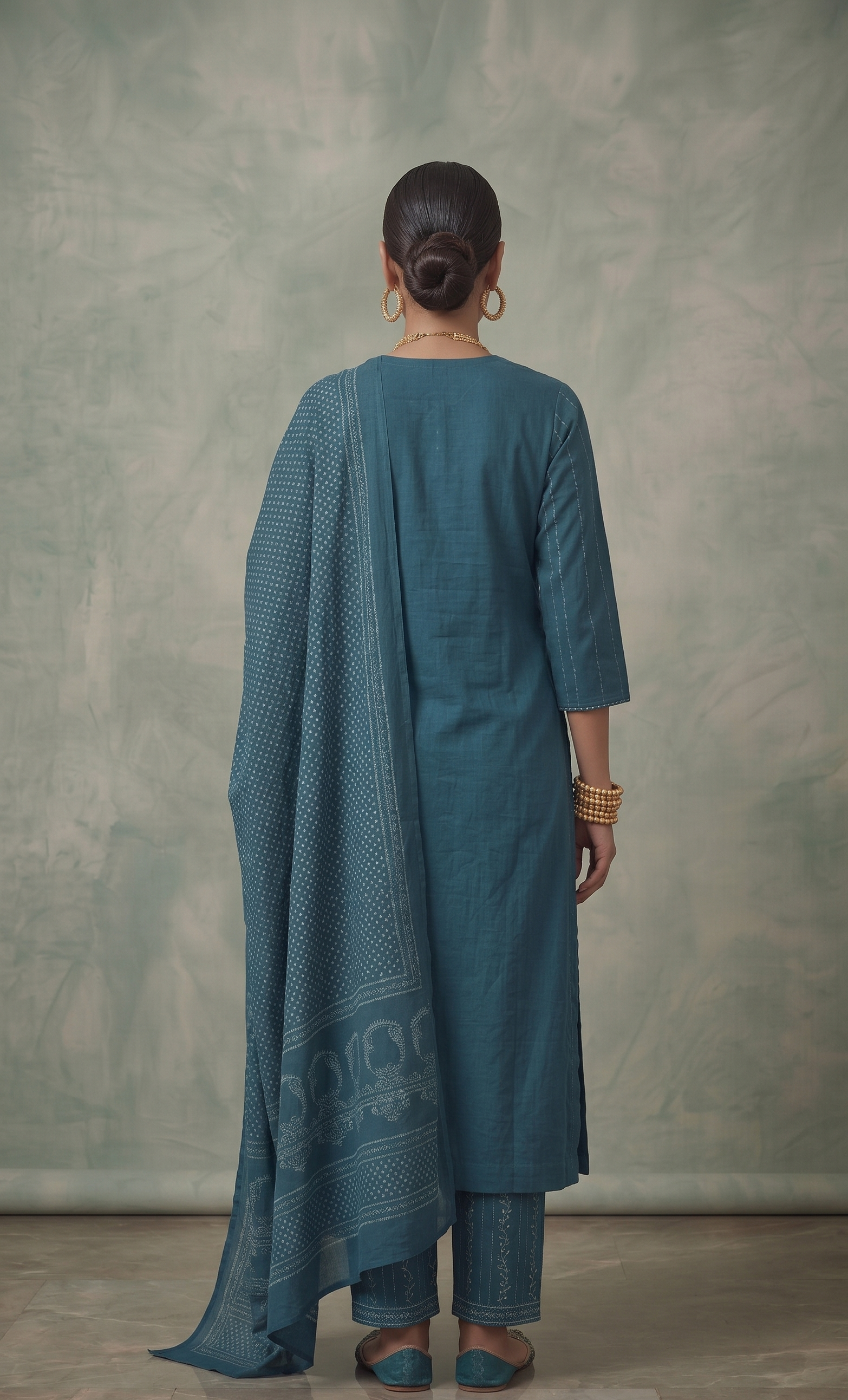Teal kurta close-up all-over vine and floral thread embroidery detail